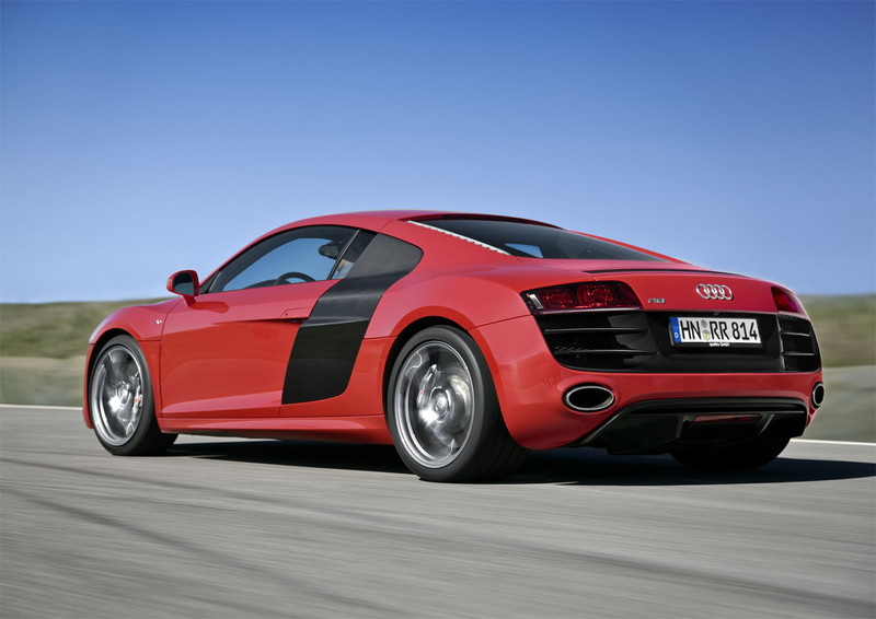 Illustration for article titled 2010 Audi R8 5.2 V10 Proves Ten Sounds Better Than Eight